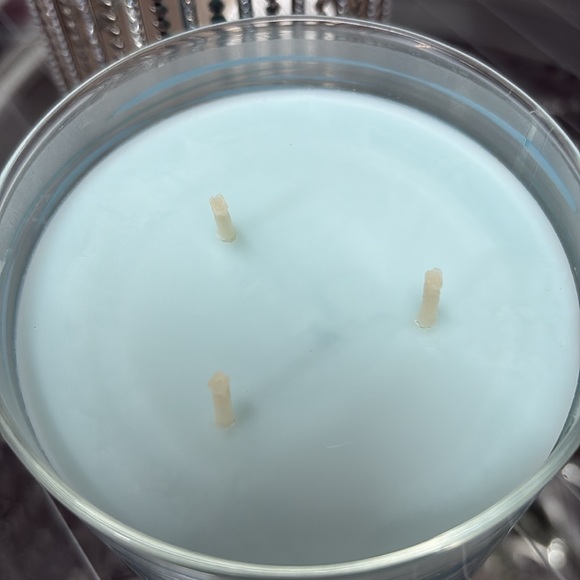 New Bath & Body Works Soy Candle and Silver Holder - Turquoise Waters Scent - Picture 11 of 11